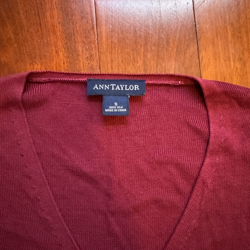Ann Taylor 100% silk Button Front Burgundy Cardigan - Picture 3 of 4